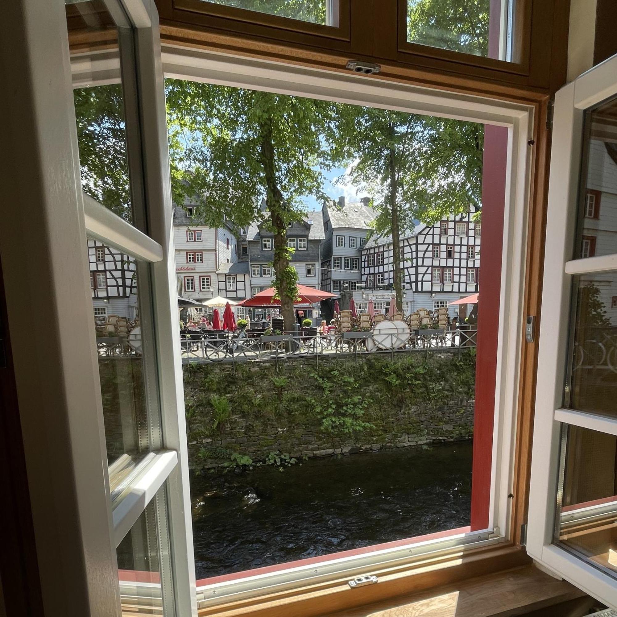 Apartment Am Fluss Im Haus An Der Rur Monschau Exteriör bild